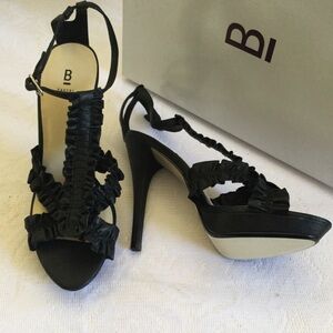 NEW Women’s Black  Ruffle T-Strap Sandals Platform Stiletto Sandals size 7.5